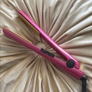 Chi pink ceramic flat iron 💖